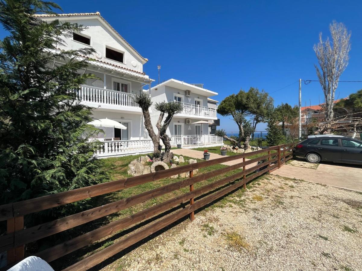 Villa Antonis Deluxe Apartments อามูดี ภายนอก รูปภาพ