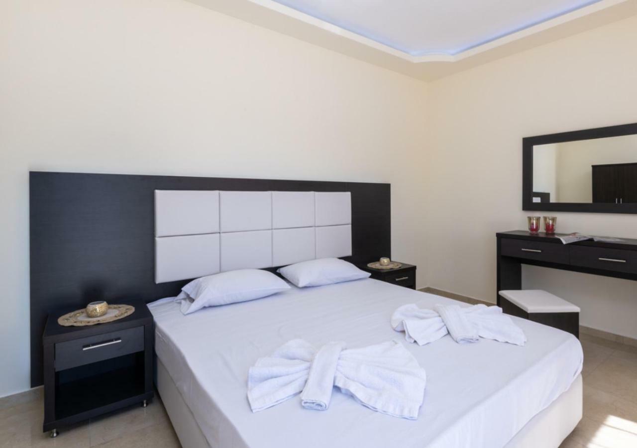 Villa Antonis Deluxe Apartments อามูดี ภายนอก รูปภาพ